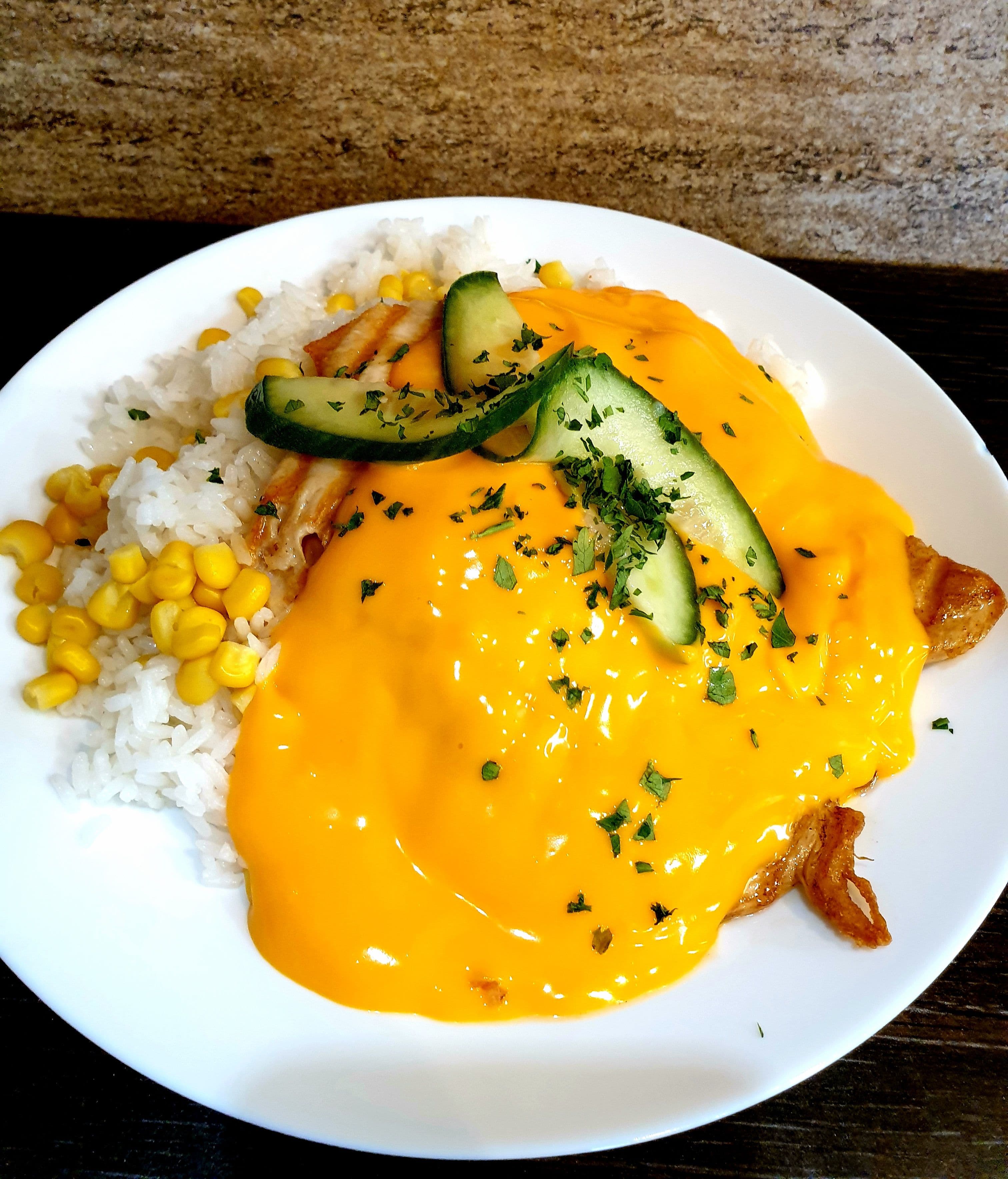 Grillezett csirkemell cheddar sajtszósszal